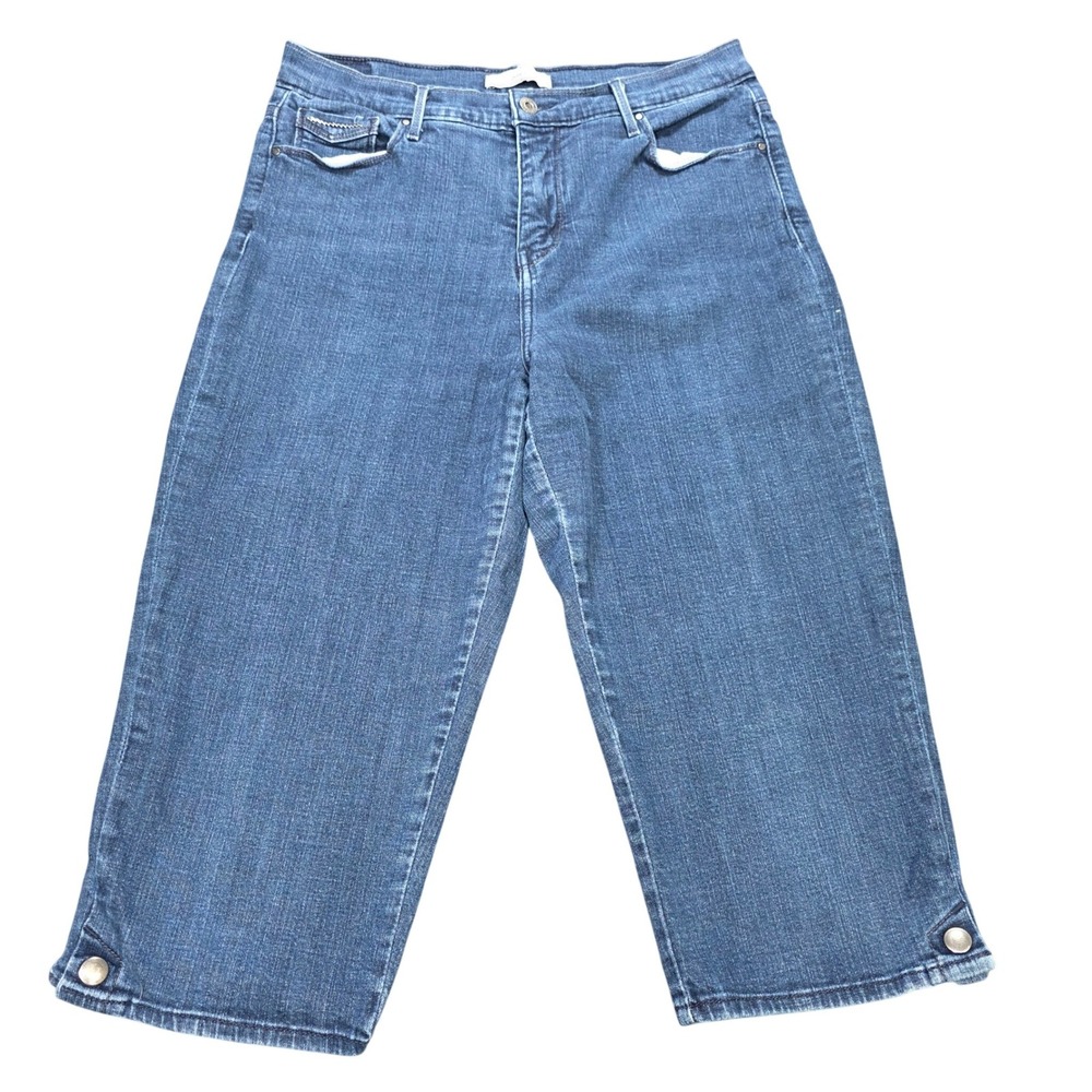 Levi's Capri Jeans Women's Size 16 Medium Wash Blue Cropped Button Hem Stretch